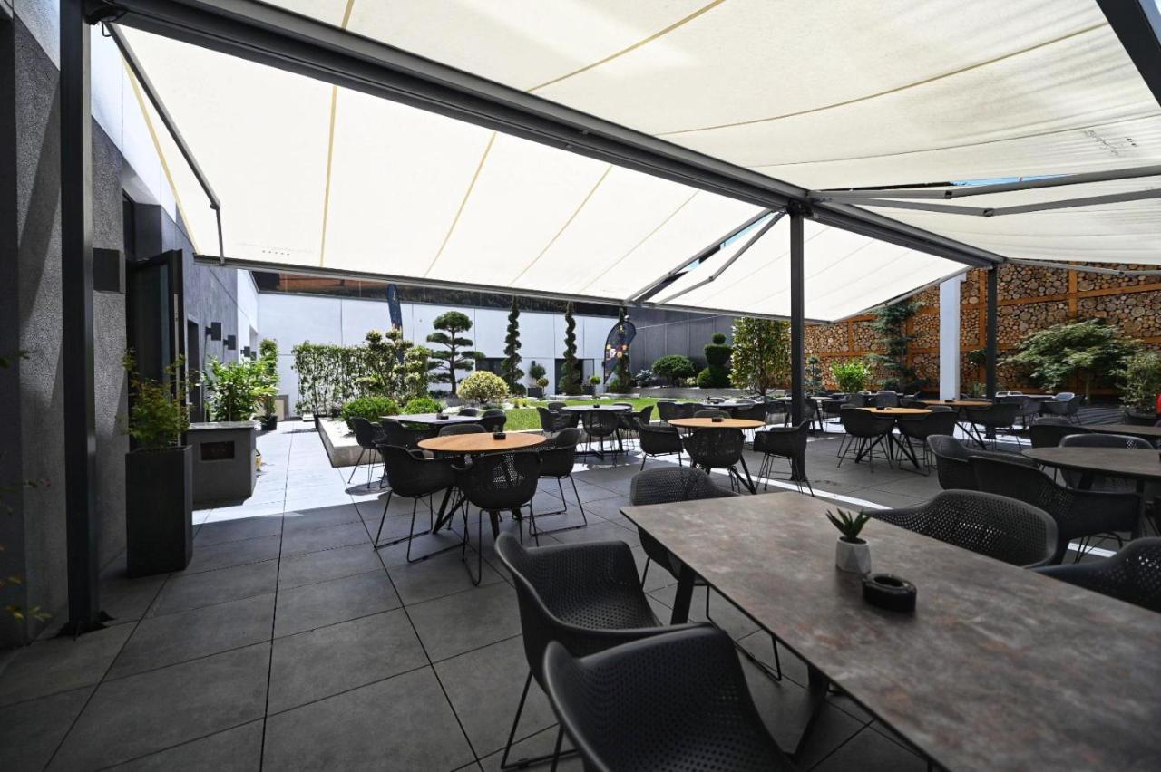 Aniroc Signature Hotel Arad Exterior photo The rooftop terrace