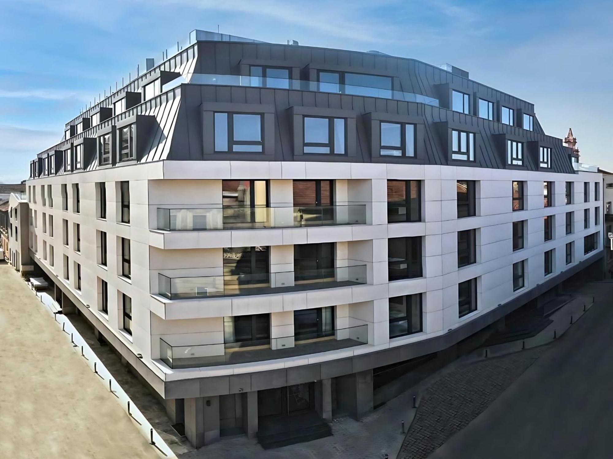 Aniroc Signature Hotel Arad Exterior photo Residential building in Munich