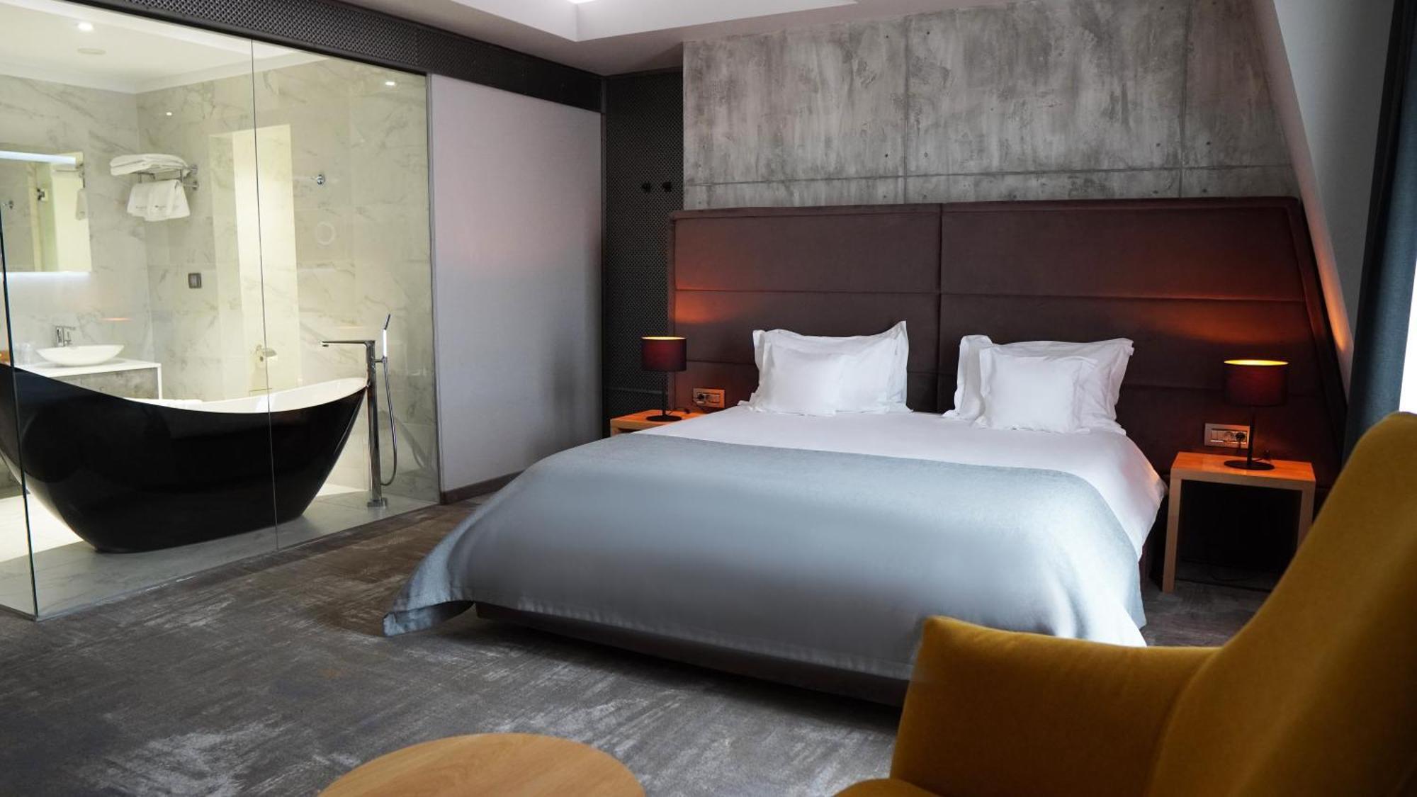 Aniroc Signature Hotel Arad Exterior photo A bedroom at the hotel
