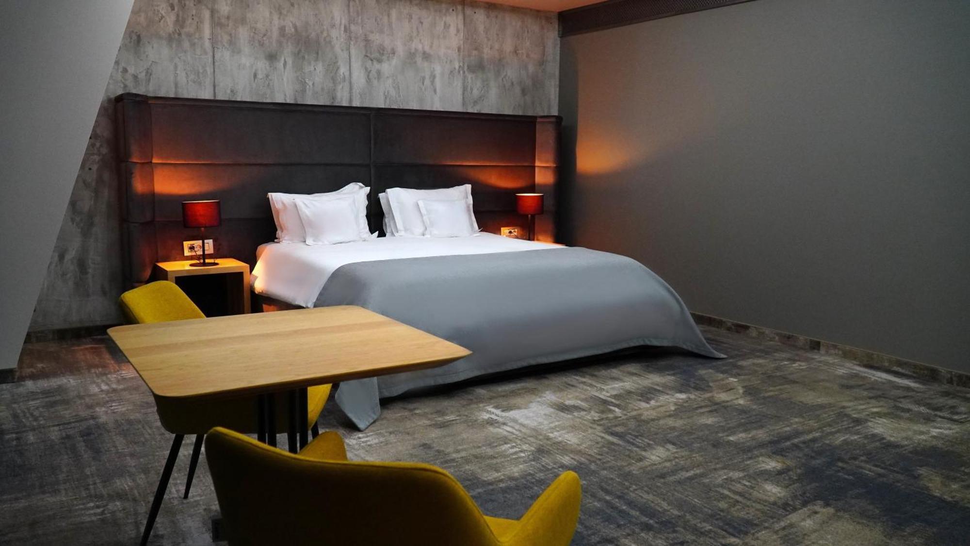 Aniroc Signature Hotel Arad Exterior photo A room at the hotel
